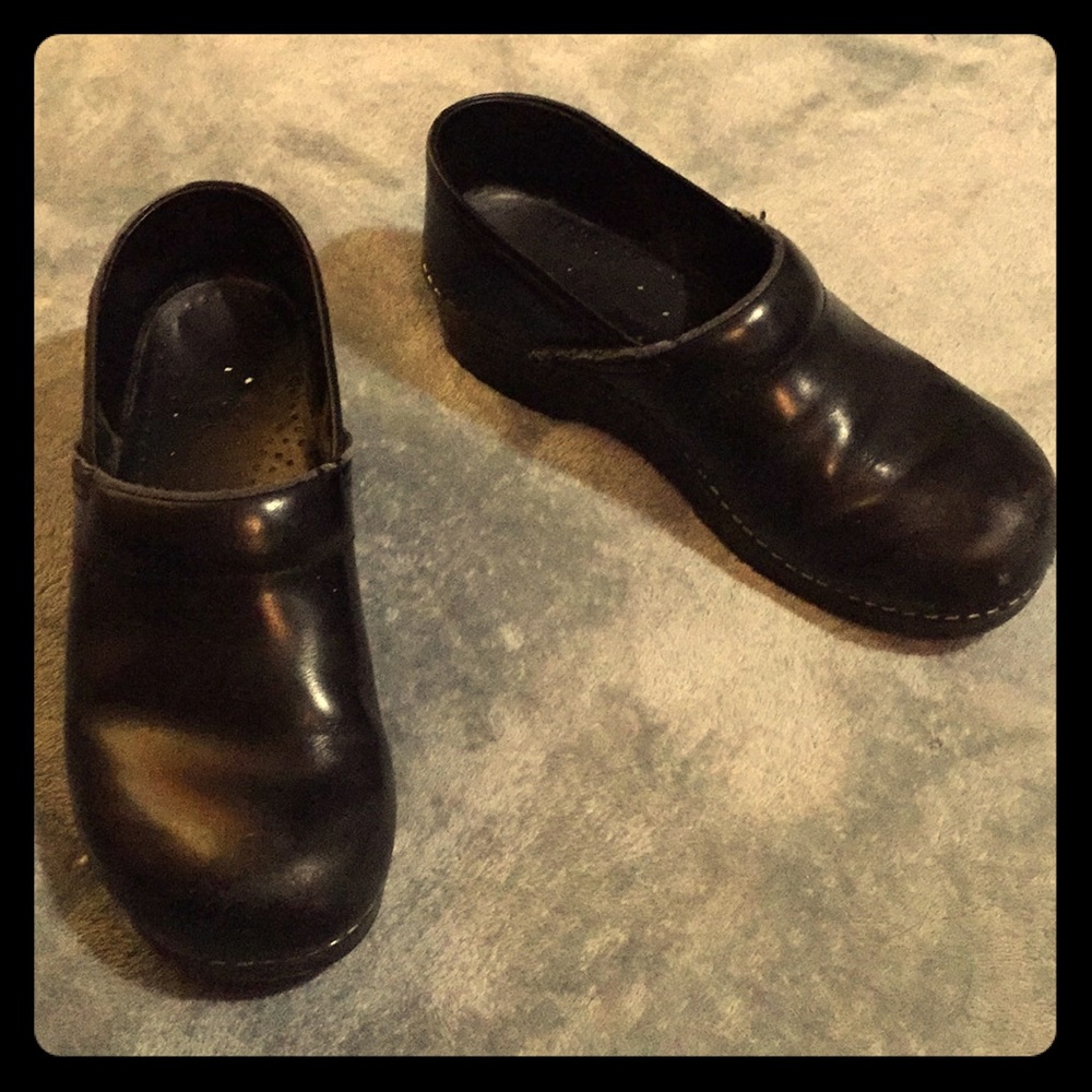 Black Dansko Clogs size 40 fit women's 8
